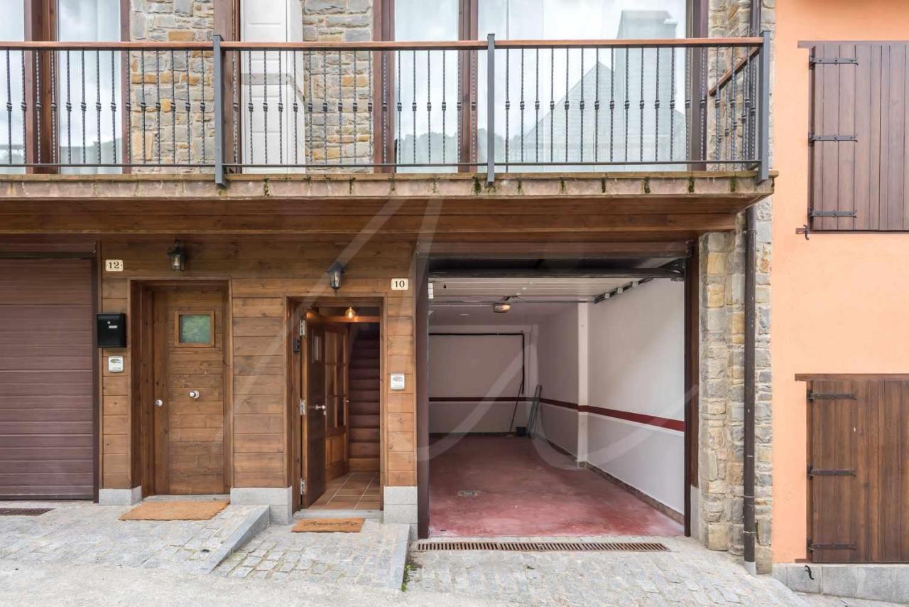 Casa Artiga De Lin By Seamount Rentals Les Bordes Exterior photo