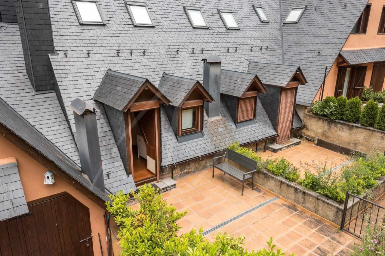 Casa Artiga De Lin By Seamount Rentals Les Bordes Exterior photo