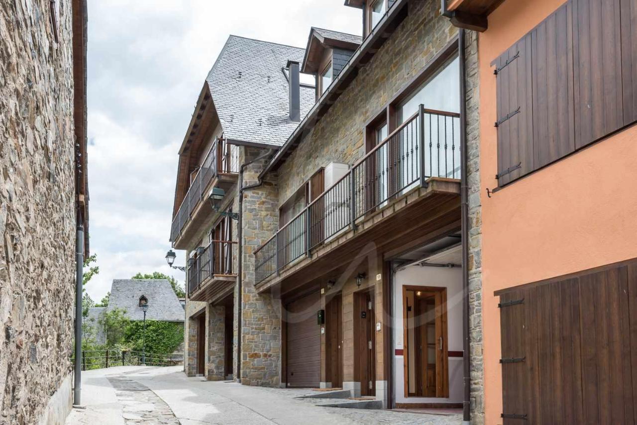 Casa Artiga De Lin By Seamount Rentals Les Bordes Exterior photo